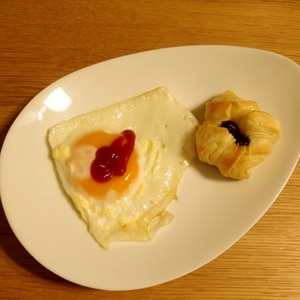 チーズ・ツナの目玉焼きとクロワッサン♬